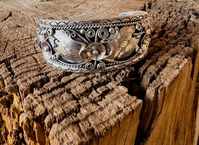 1 Inch Silver Poppy Detailed Cuff - Image 3