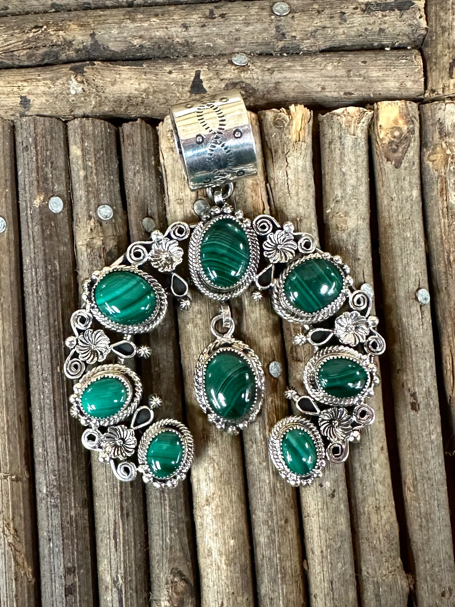Chaco Canyon Malachite Naja Pendant - Image 2