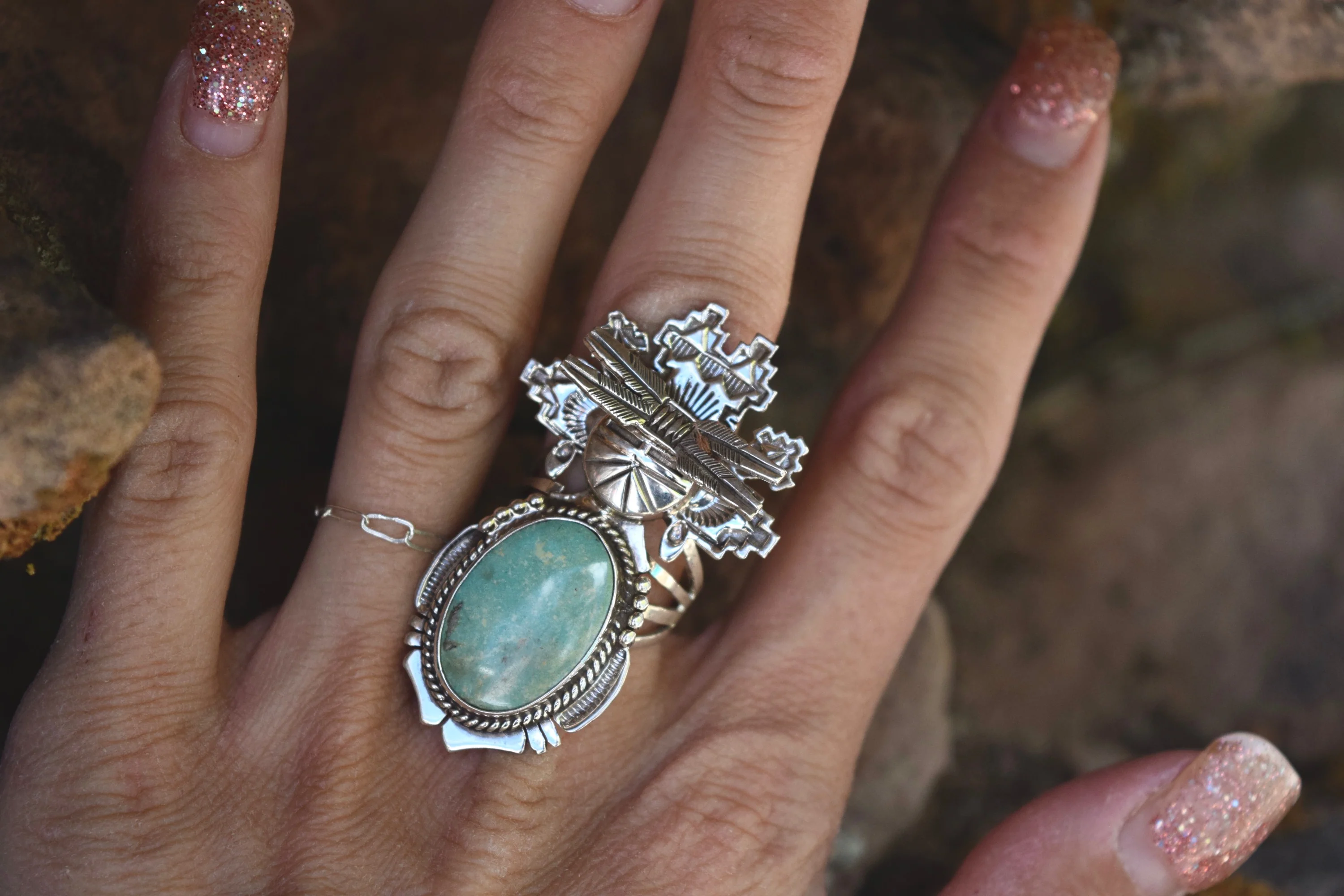 FOUR FEATHERS RING FROM THE RODGERS COLLECTION - Image 2