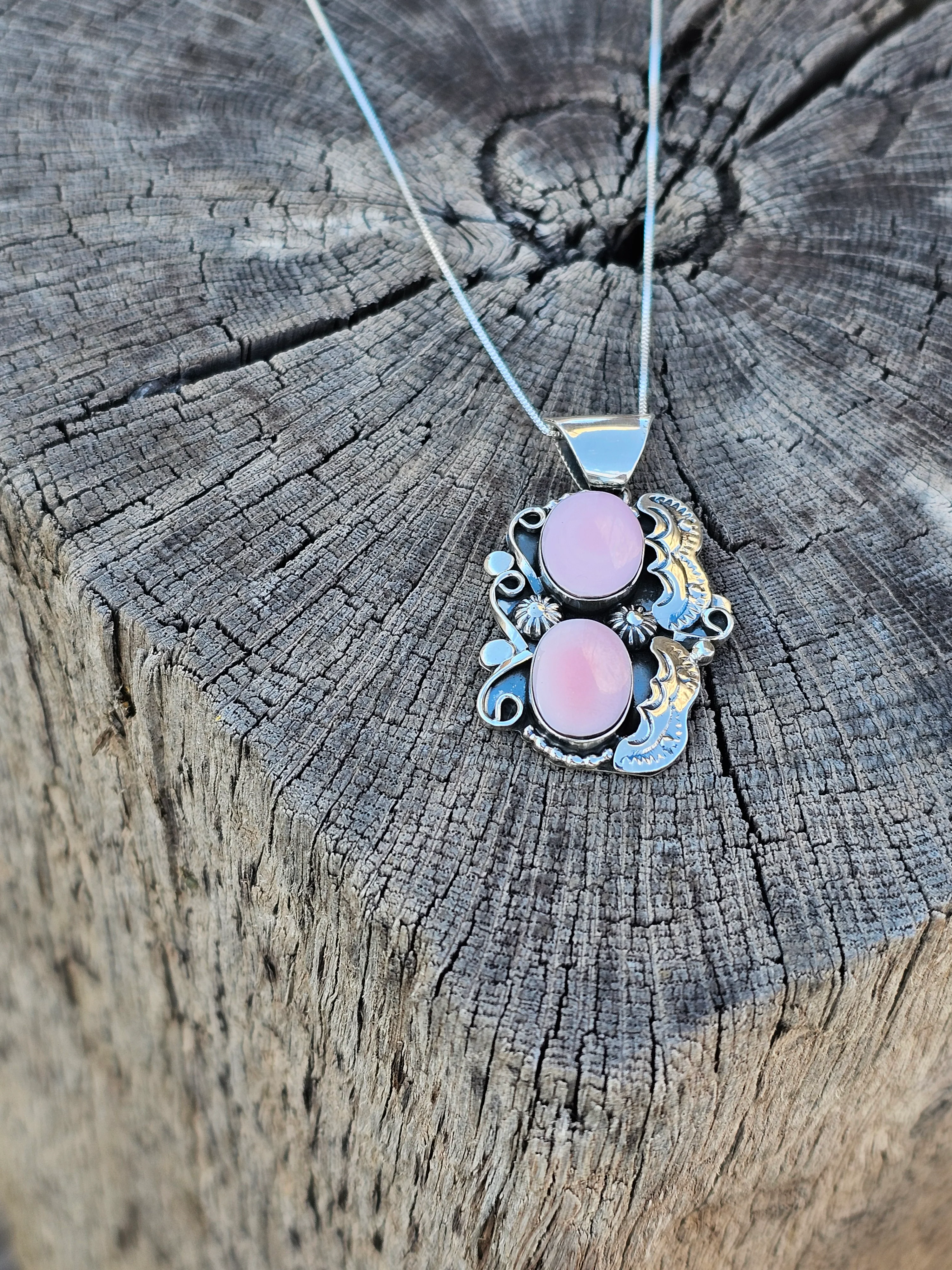 Livley Double Pink Conch Shell Pendant - Image 2