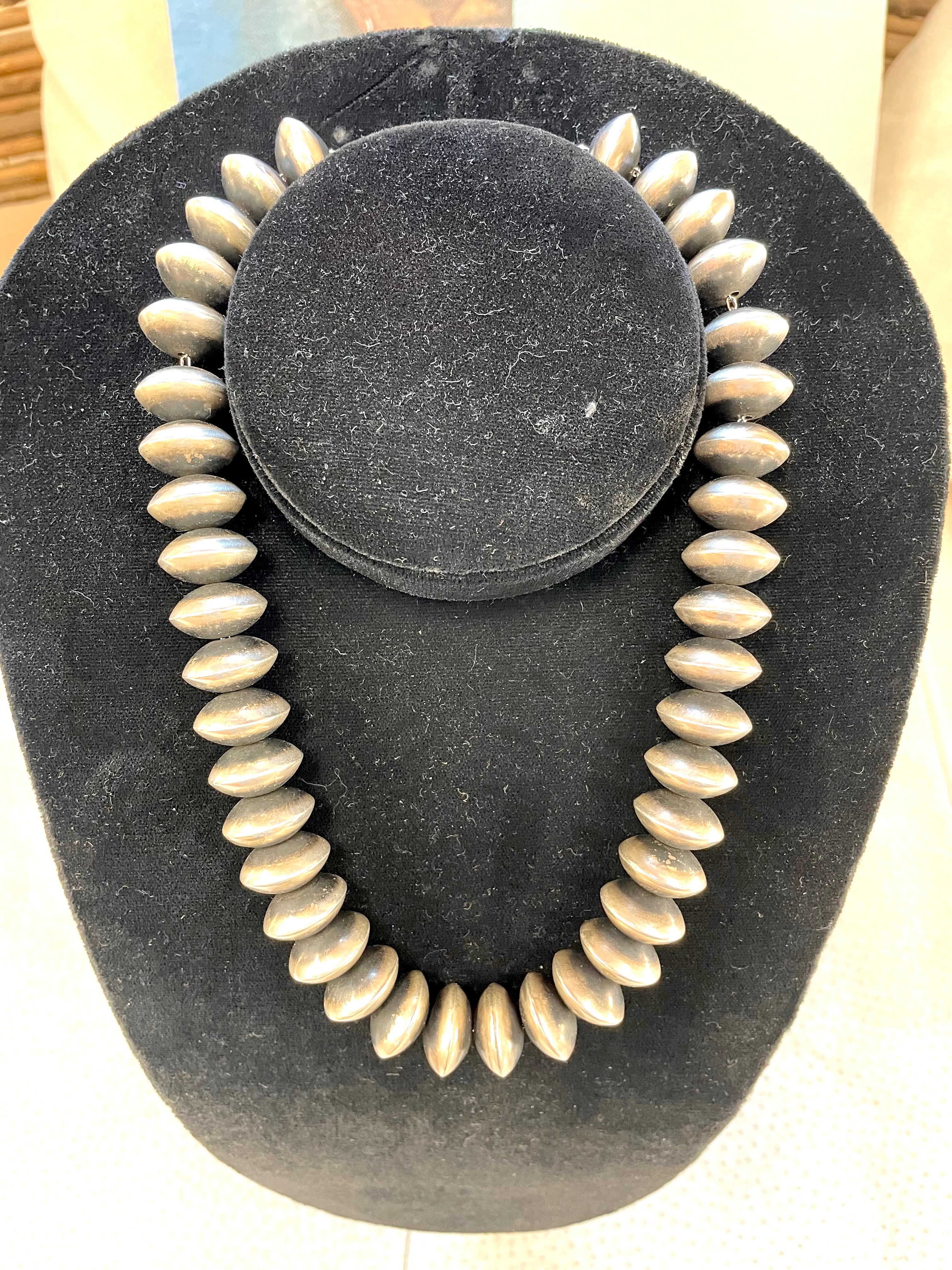 Navajo Pearl 16" Bead Necklace - Image 3