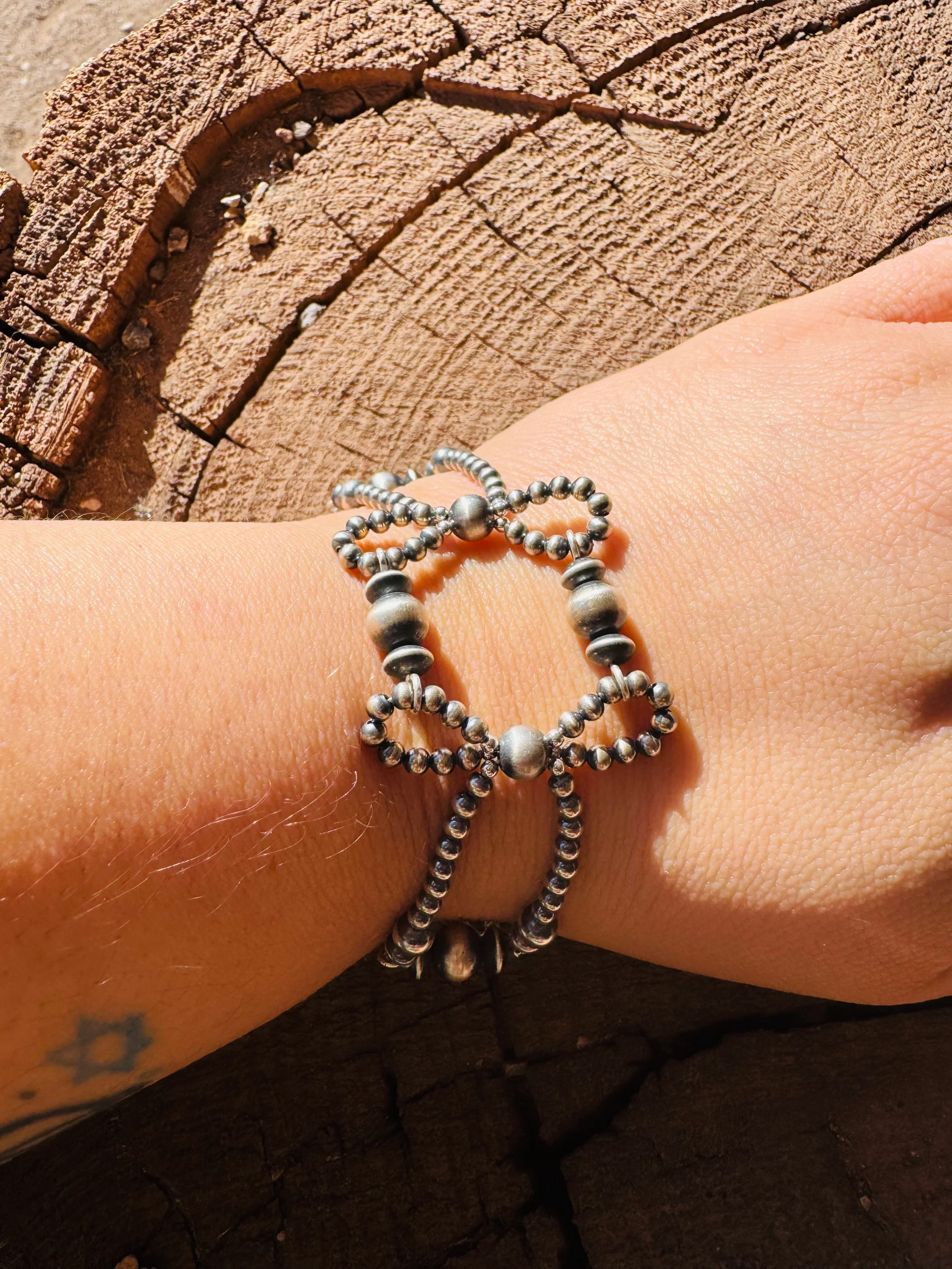 Navajo Pearls Bow Bracelet - Image 2