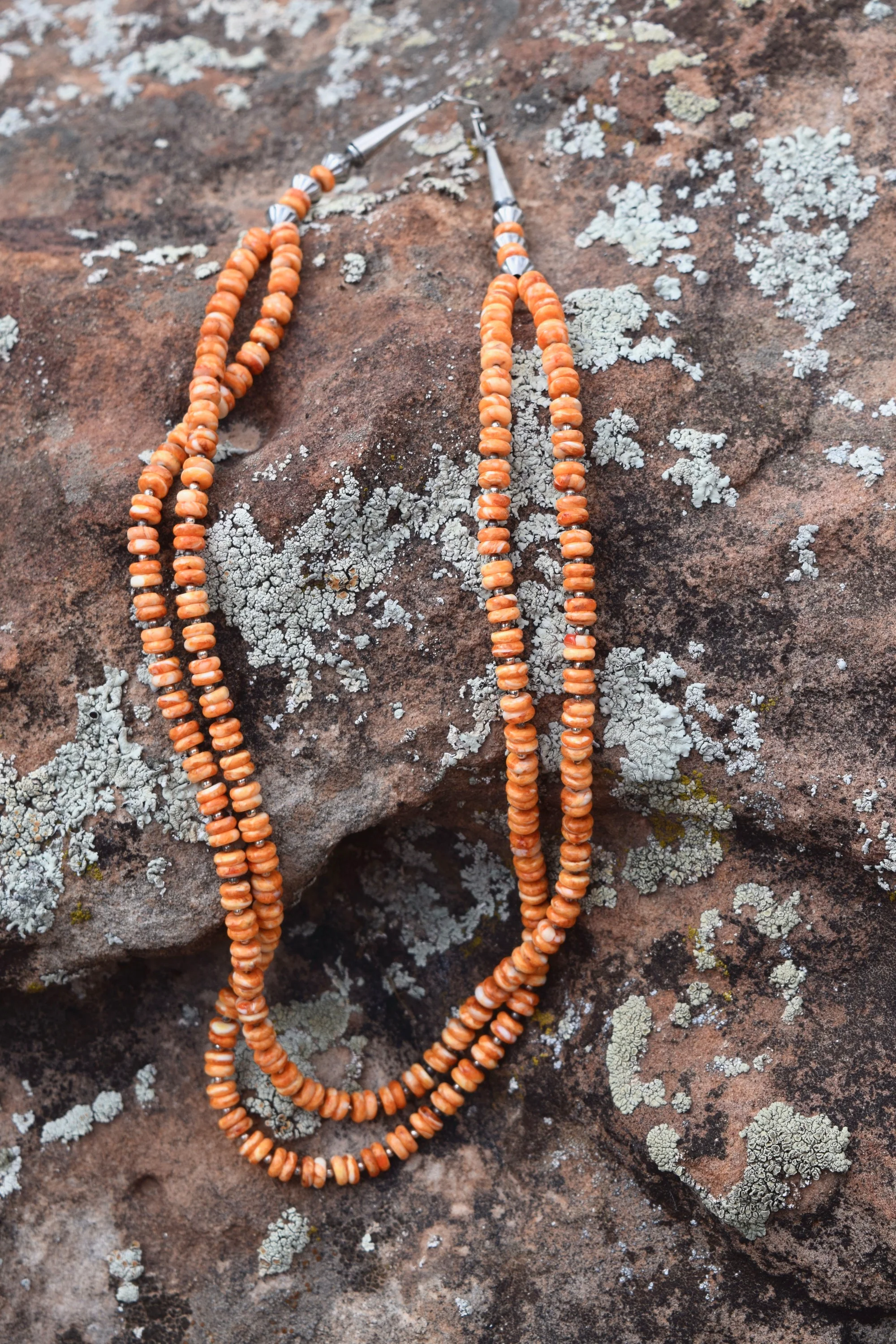 ORANGE SHELL AND SILVER NECKLACE