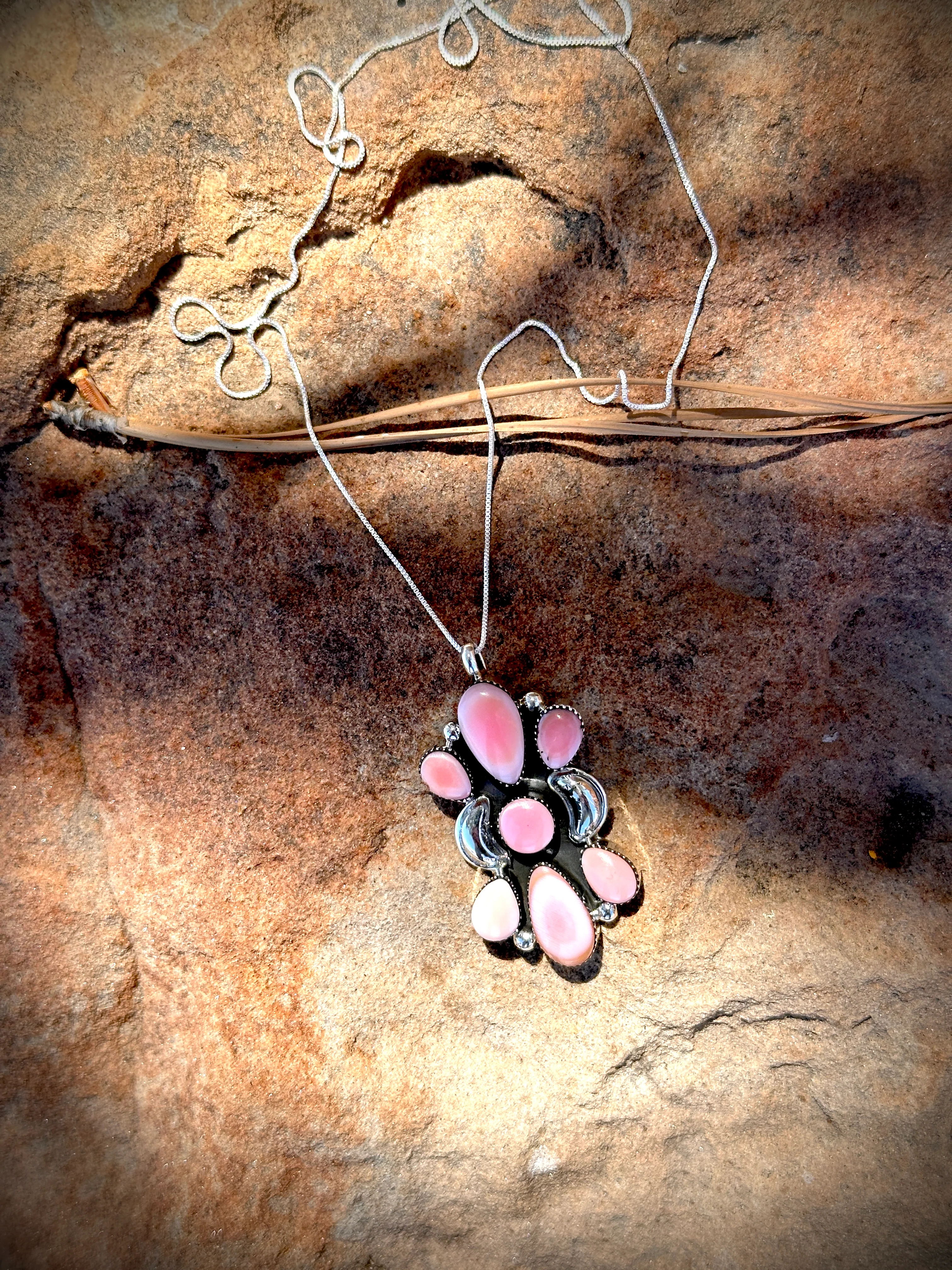 Pink Conch 7 Stone Pendant - Image 2