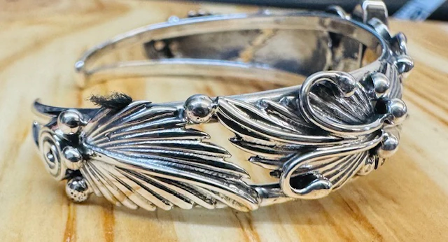 Pink Conch and Silver Leaf Cuff - Image 3