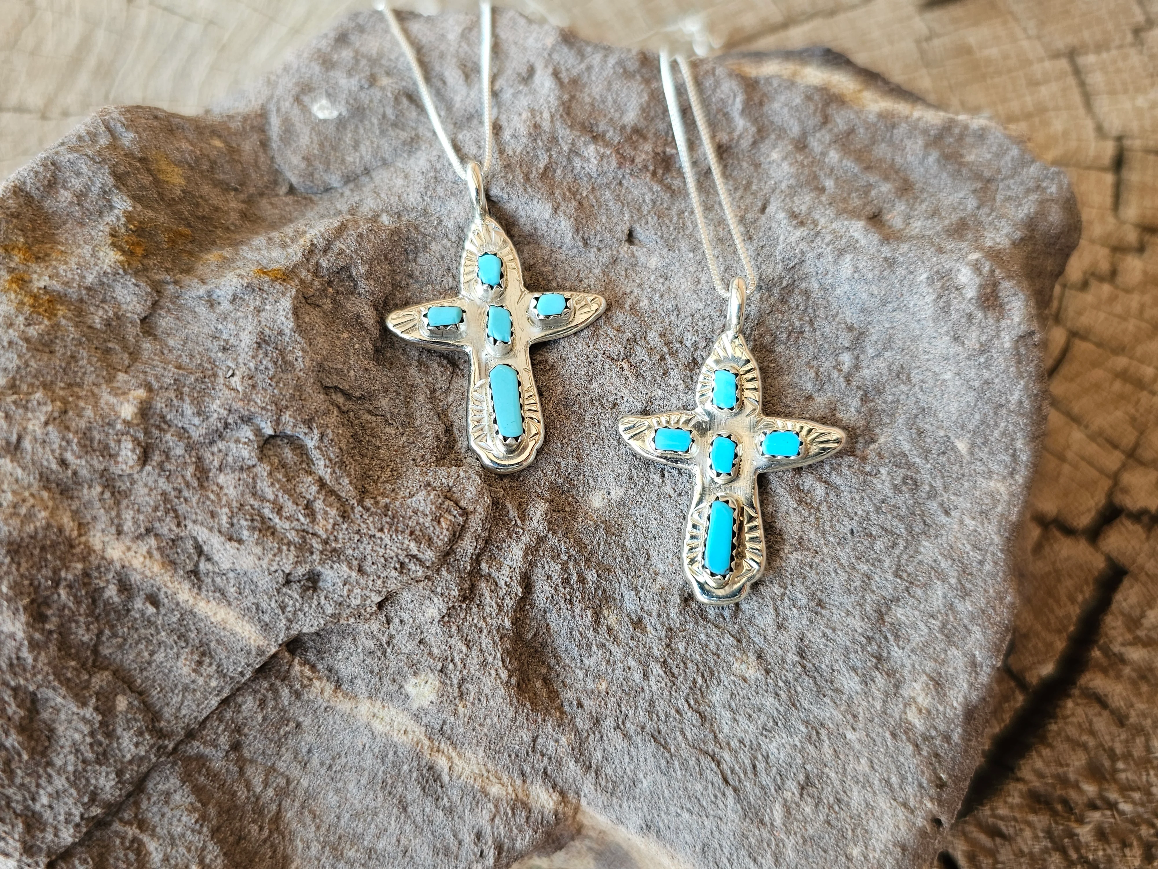 Verona Quam Teeny Cross Pendant - Image 3