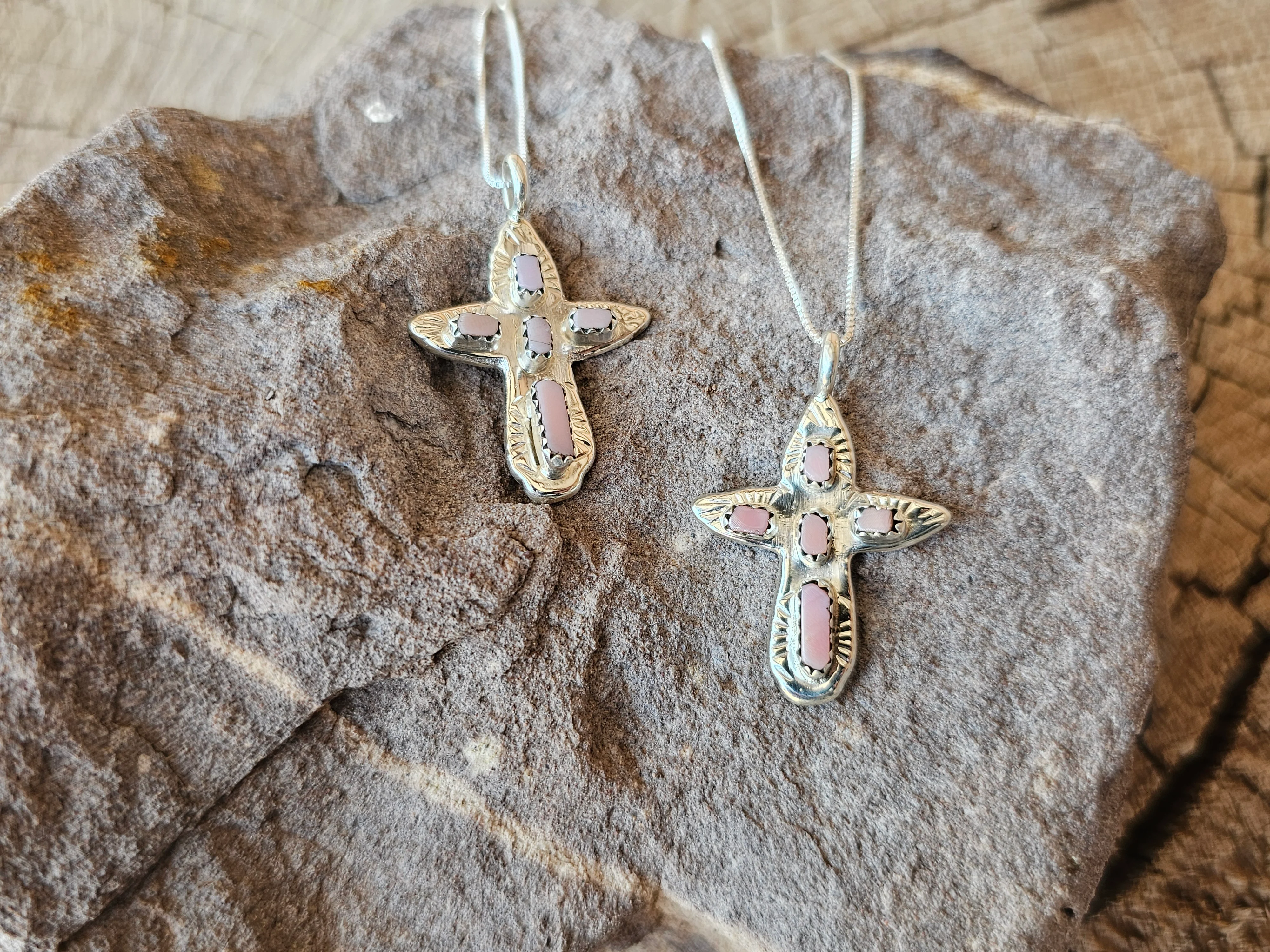 Verona Quam Teeny Cross Pendant - Image 4