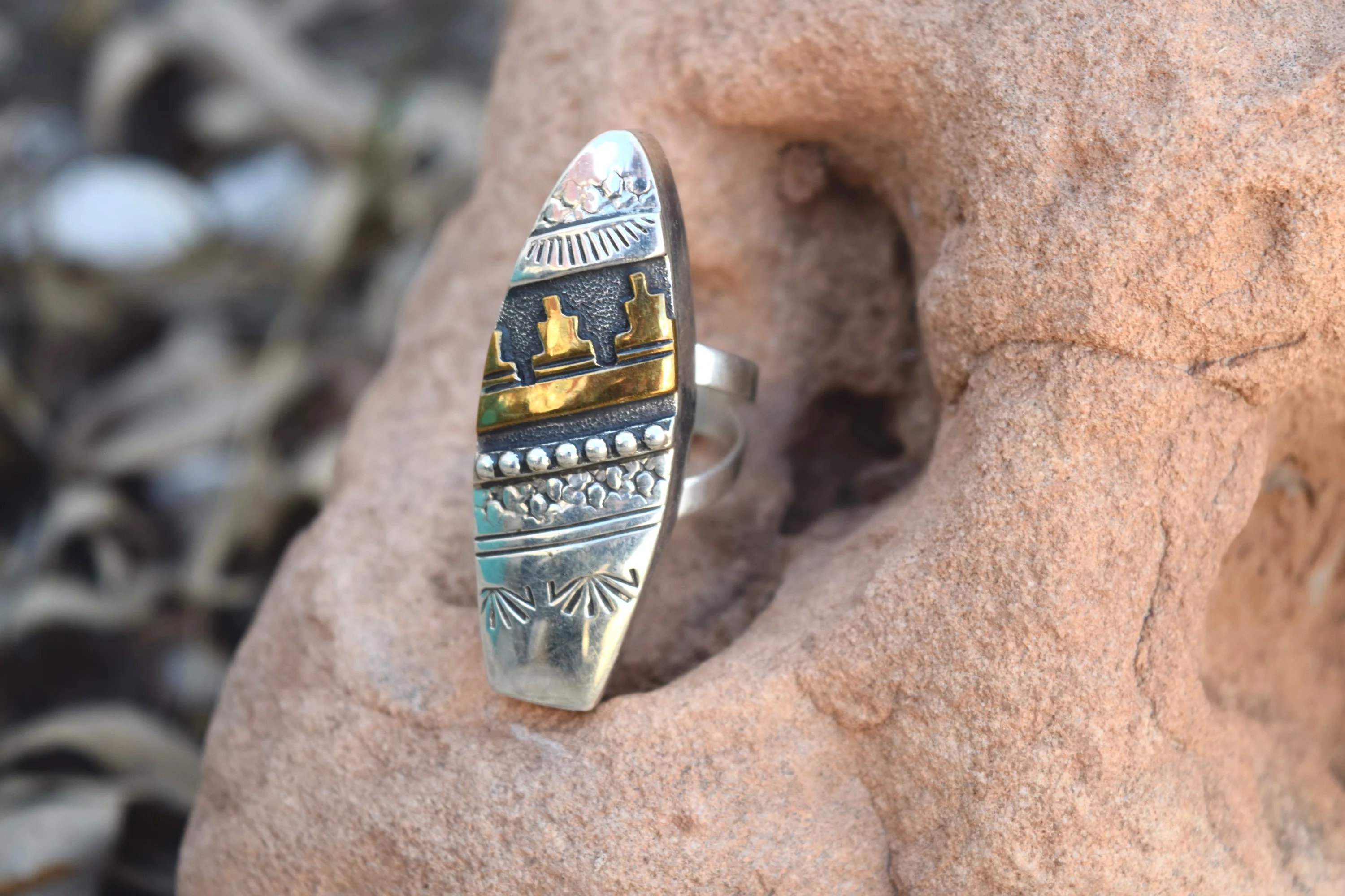 VINTAGE POTTERY RING FROM THE RODGERS COLLECTION