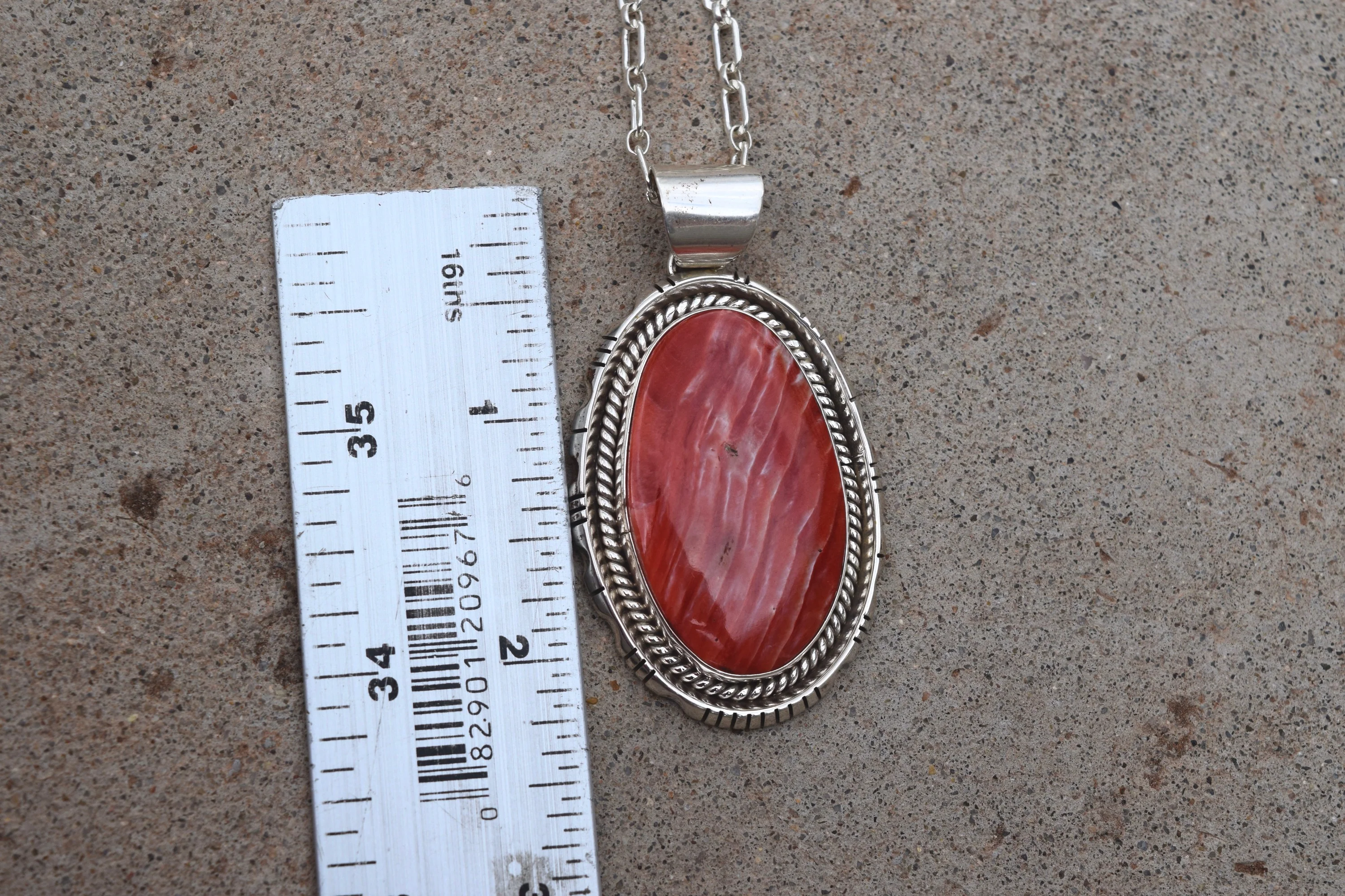 VINTAGE RED SPINEY OVAL NECKLACE - Image 2