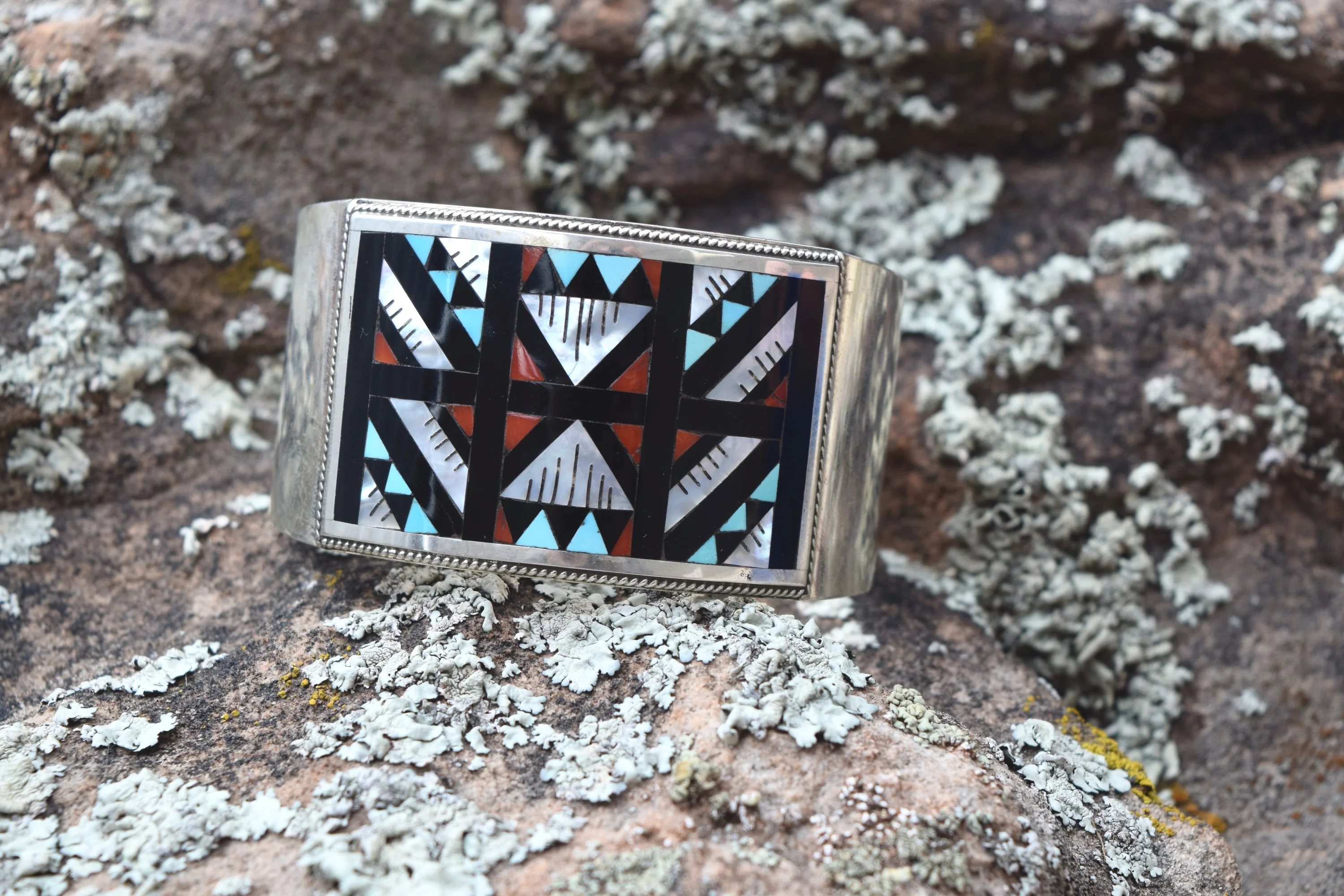 VINTAGE ZUNI INLAY GEO BRACELET - Image 2