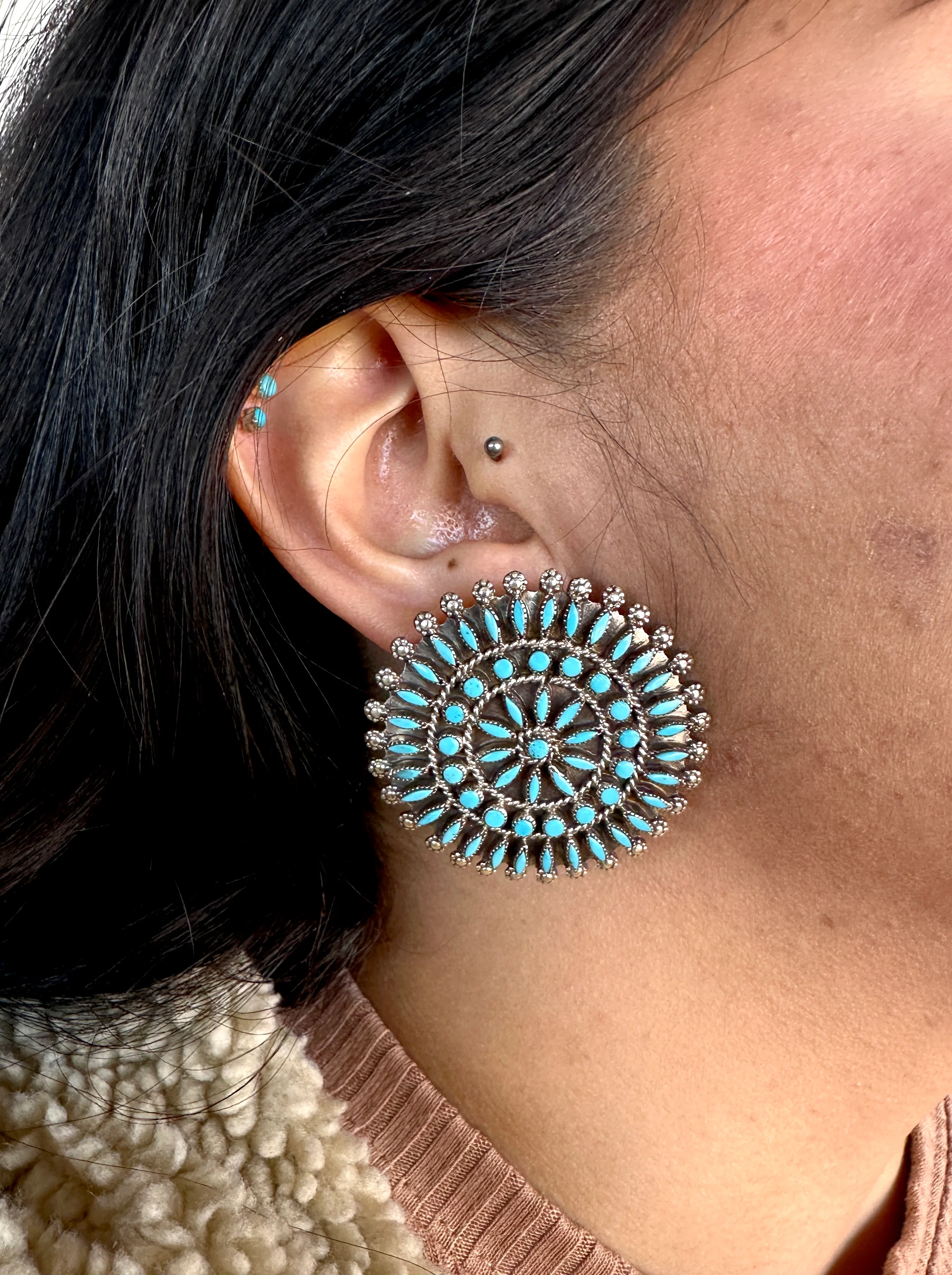 So Pretty! Zuni Cluster Earring by Merlinda Chavez - Image 3